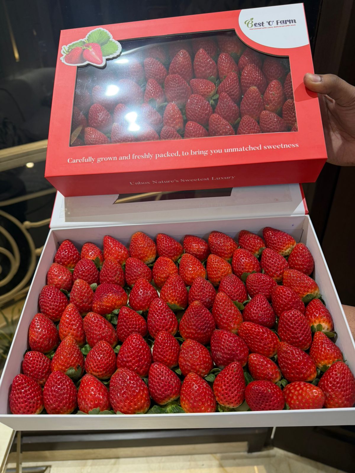 Premium Red Strawberry Box | Perfect for gifting & celebration | 1 kg