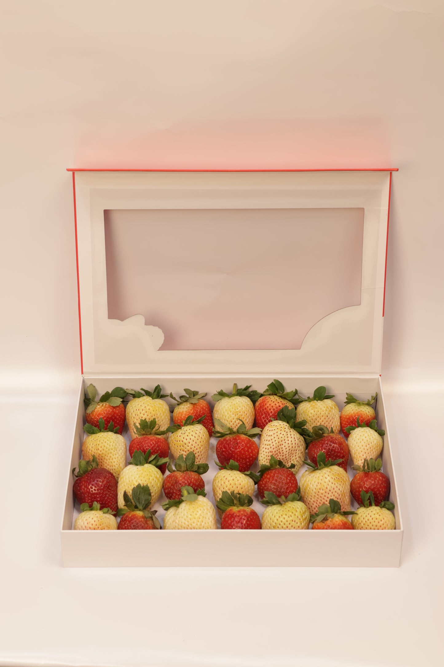 Premium Red & White Strawberry Box | Perfect for gifting & celebration | 1 kg