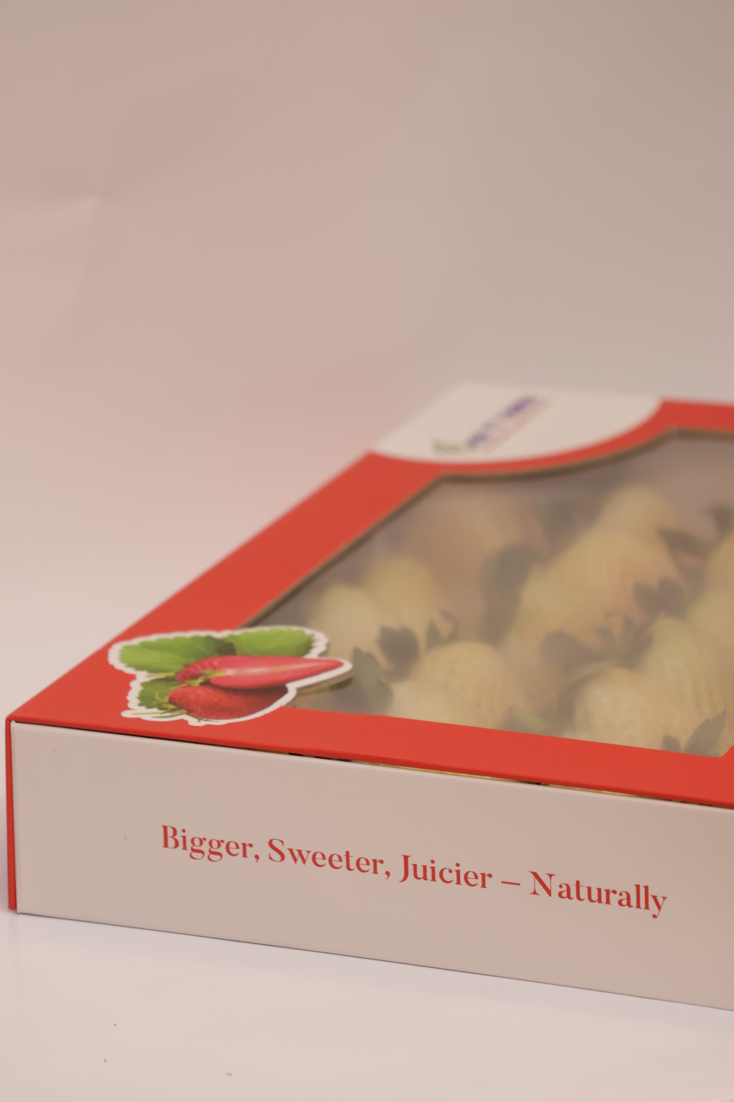 Premium White Pearl Strawberry Box | Perfect for gifting & celebration | 1 kg